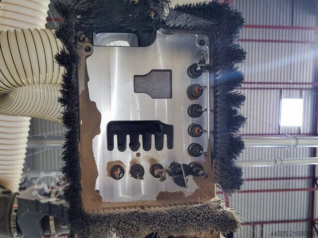 Obráběcí centrum s hnízdícím stolem BIESSE ROVER B FT 2243