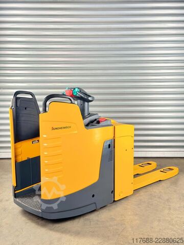 Geen pallettruckchauffeur Jungheinrich ERE 225 - Service Neu - Batterie 90% - Garantie