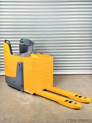 Geen pallettruckchauffeur Jungheinrich ERE 225 - Service Neu - Batterie 90% - Garantie