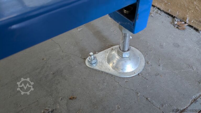 Roller conveyor for mail order, 47 m, 3 motors  