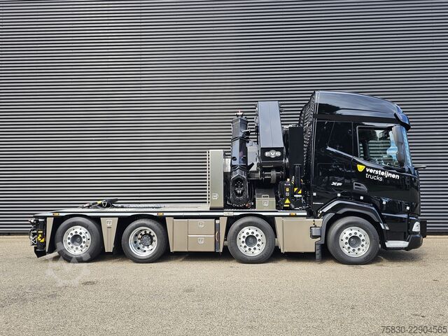 Vrachtwagen met kraan DAF XF 530 8x2 / HMF 9520 K8 / NIEUW!