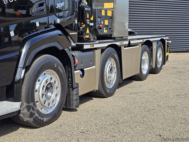 Vrachtwagen met kraan DAF XF 530 8x2 / HMF 9520 K8 / NIEUW!
