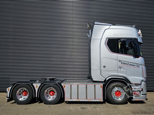 Standard-SZM Scania S590 V8 6X4 / 2 TANKS / NL TRUCK! 80T