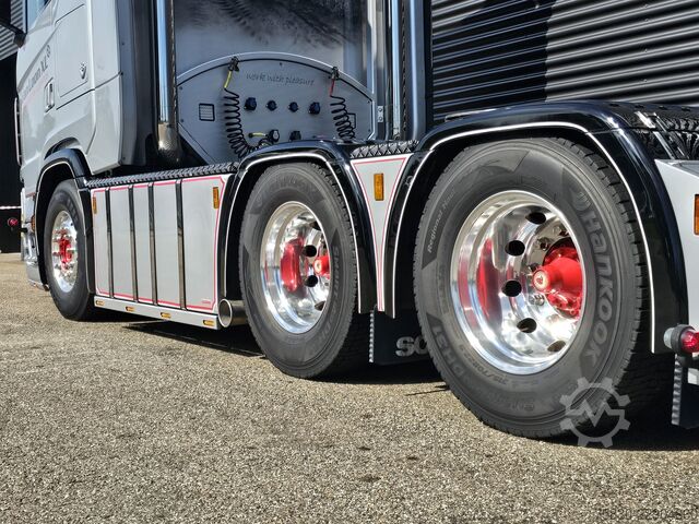 Standard-SZM Scania S590 V8 6X4 / 2 TANKS / NL TRUCK! 80T