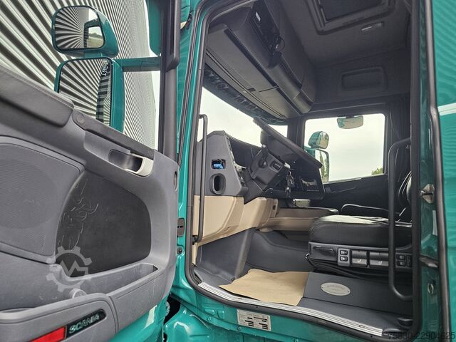 Plataforma de carga Scania R450 8x2 / HMF 60TM / CRANE / KRAN