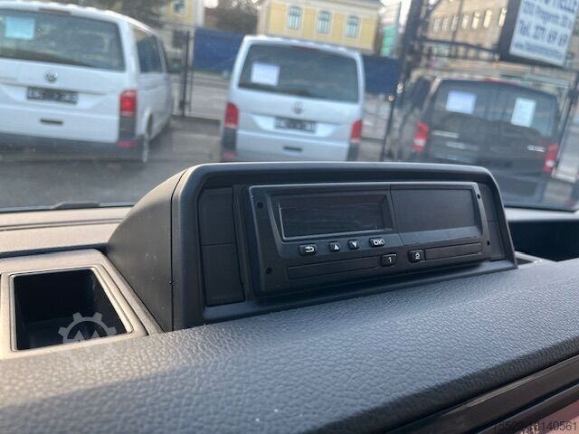 Transzporter bőrönddel MAN TGE Kofferaufbau und Ladebordwand -Klima