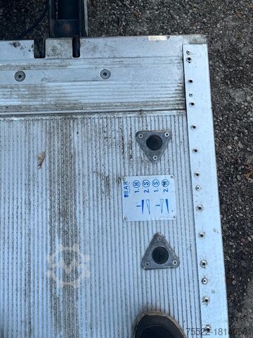 Transzporter bőrönddel MAN TGE Kofferaufbau und Ladebordwand -Klima