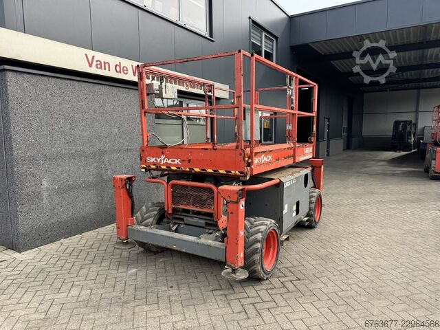 Skyjack SJ 6826RT Plataforma de tijera 10 m / Scissor / Plataforma de trabajo 2018 4x4 Kubota Diesel SKYJACK SJ 6826RT Schaarhoogwerker 10 M / Scissor / Arbeit