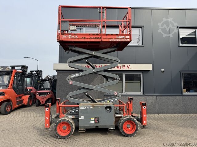 Skyjack SJ 6826RT Plataforma de tijera 10 m / Scissor / Plataforma de trabajo 2018 4x4 Kubota Diesel SKYJACK SJ 6826RT Schaarhoogwerker 10 M / Scissor / Arbeit