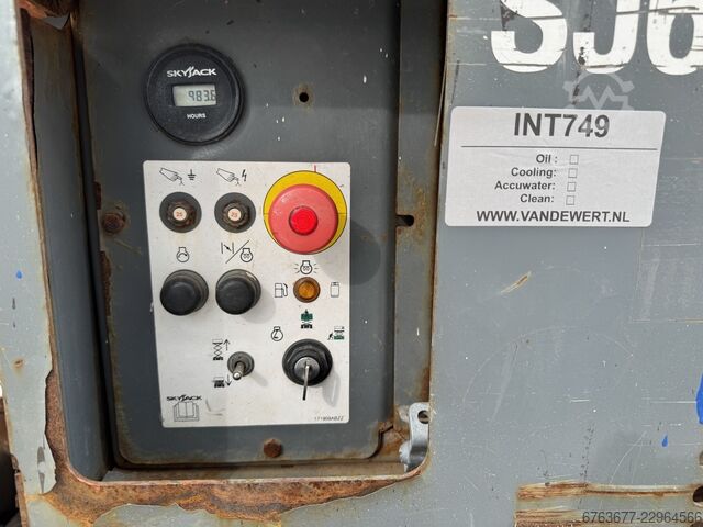 Skyjack SJ 6826RT Plataforma de tijera 10 m / Scissor / Plataforma de trabajo 2018 4x4 Kubota Diesel SKYJACK SJ 6826RT Schaarhoogwerker 10 M / Scissor / Arbeit
