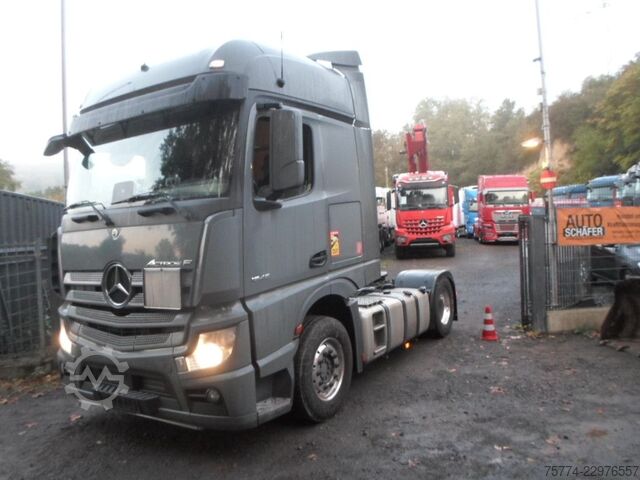Nákladní vůz na nebezpečné materiály MERCEDES-BENZ Actros F/ 1845 LS/ GGVS