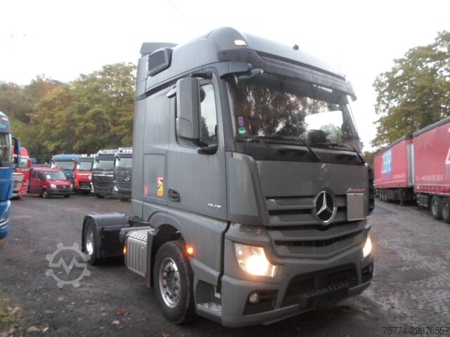 Nákladní vůz na nebezpečné materiály MERCEDES-BENZ Actros F/ 1845 LS/ GGVS