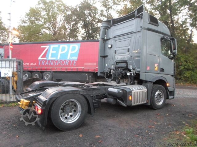 Nákladní vůz na nebezpečné materiály MERCEDES-BENZ Actros F/ 1845 LS/ GGVS