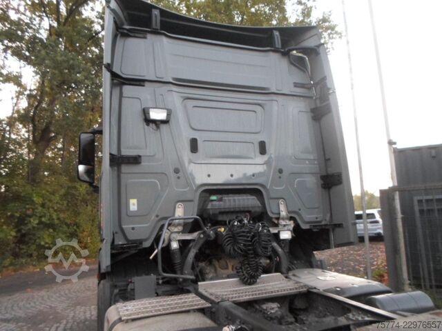 Nákladní vůz na nebezpečné materiály MERCEDES-BENZ Actros F/ 1845 LS/ GGVS