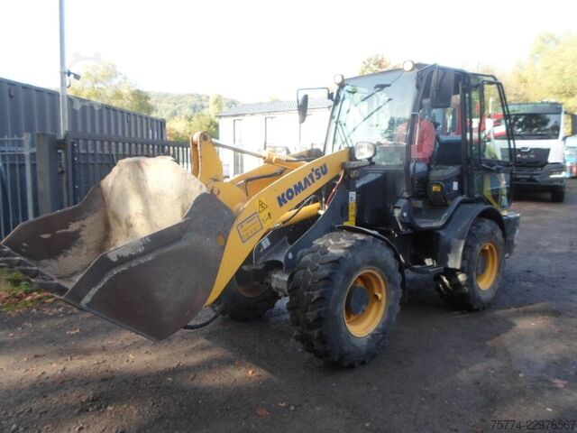 Kolový nakladač KOMATSU WA 70 M-8 E0