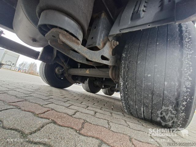 Semi-remorque bâchée Krone Curtainsider Mega