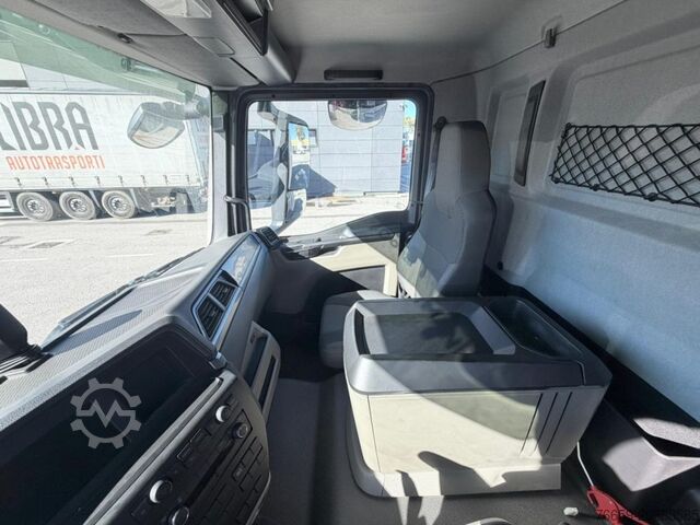 Camion frigorifique MAN TGM 18.290 Isotermico + sponda
