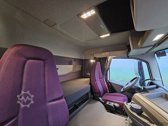 Standard-SZM VOLVO FM 330 3000 KM LIKE NEW!!