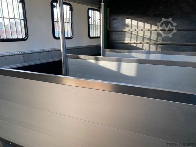 Kreaturvogn MERCEDES-BENZ Pferdetransporter