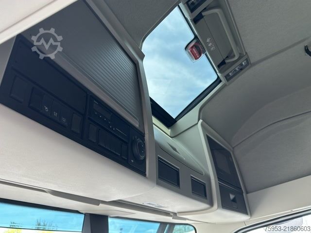 Standaard trekker Volvo FH 500 Aero Euro 6 Globe XL Leder Mikrowelle