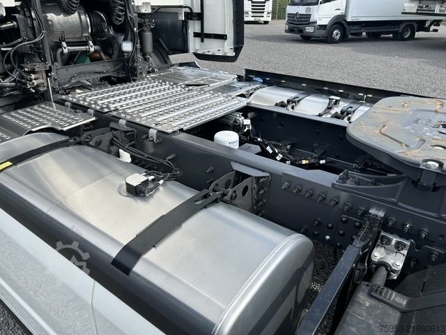Standaard trekker Volvo FH 500 Aero Euro 6 Globe XL Leder Mikrowelle