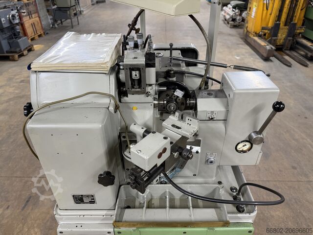 Machine à tailler les engrenages Strausak 30