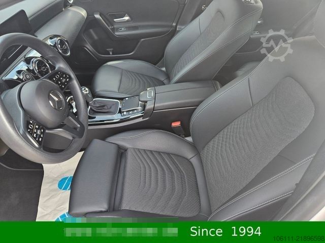 Van MERCEDES-BENZ A 200 A -Klasse  Navigation Kamera