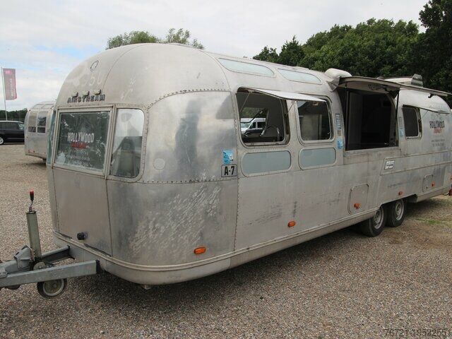 Salgstrailer Airstream Land Yacht Sovereign Catering + Foodtrailer