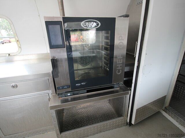 Salgstrailer Airstream Land Yacht Sovereign Catering + Foodtrailer