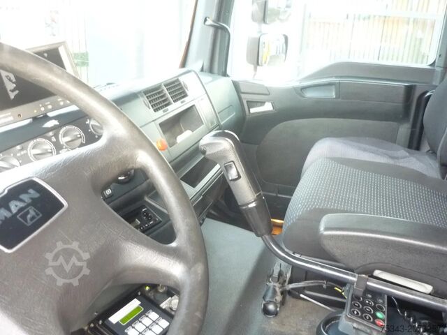 Refuse collection vehicle MAN TGM 26.340 6x2-4 Zoeller Medium XL