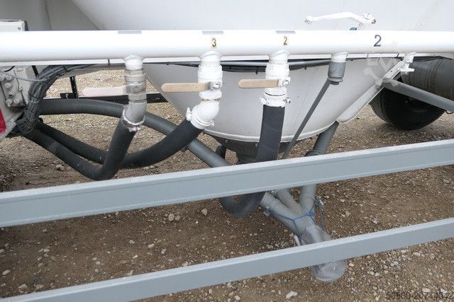 Silosa prikolica FELDBINDER H.EUT 31.2, 31m³, 3 Domdeckel, Alu-Felgen, Luft