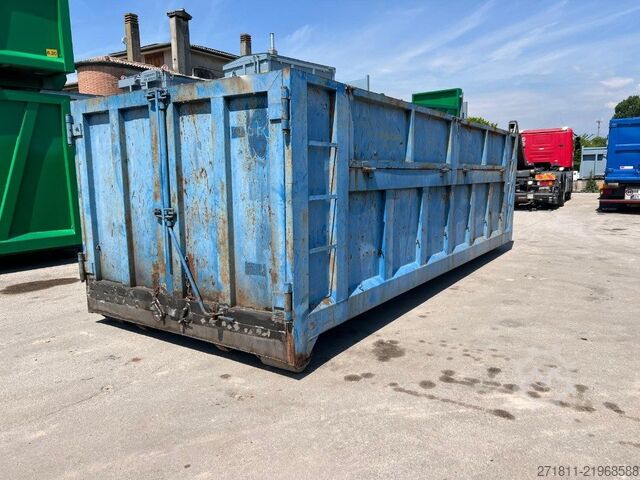 Roll-off container  CONTAINER SCARRABILE USATO A CIELO APERTO