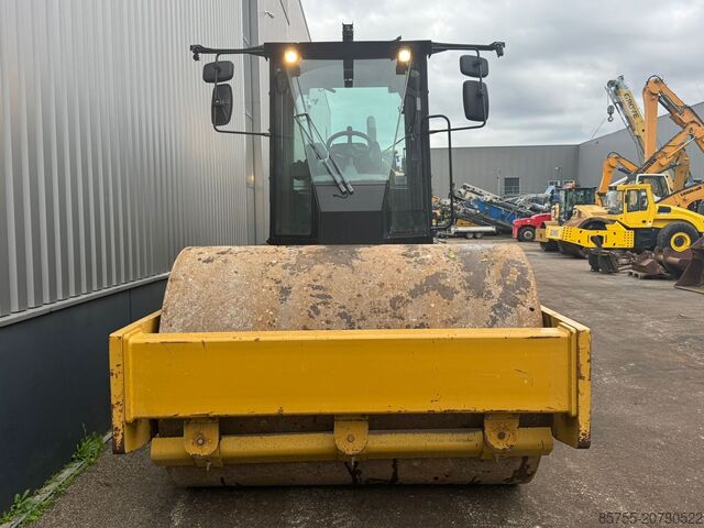 Single drum roller Caterpillar CS64B