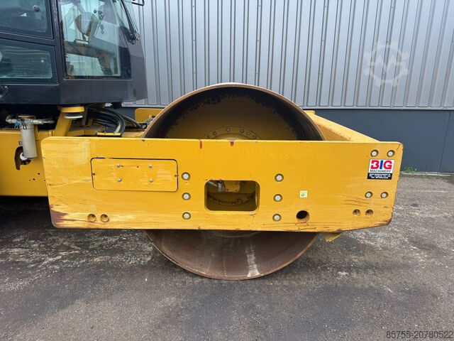 Single drum roller Caterpillar CS64B