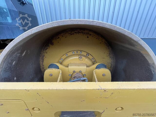 Single drum roller Caterpillar CS66B