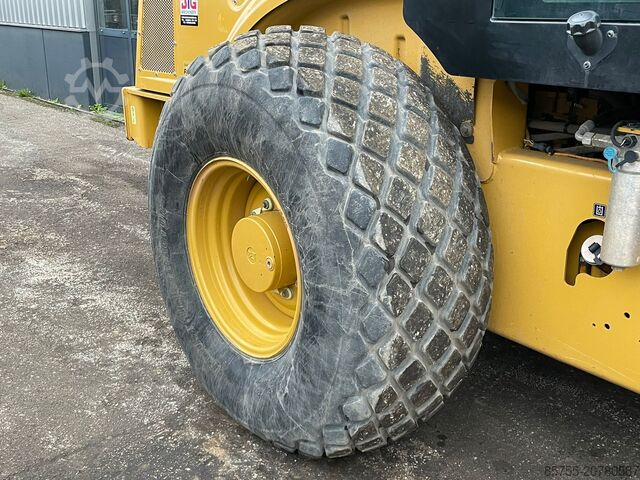 Single drum roller Caterpillar CS66B