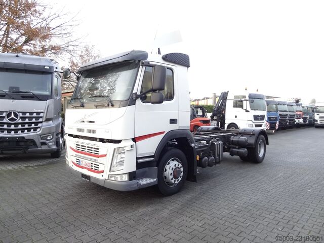 Chassi de caminhão Volvo FM420 4X4 X-Track