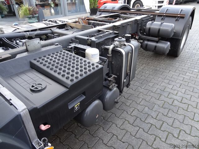Chassi de caminhão Volvo FM420 4X4 X-Track