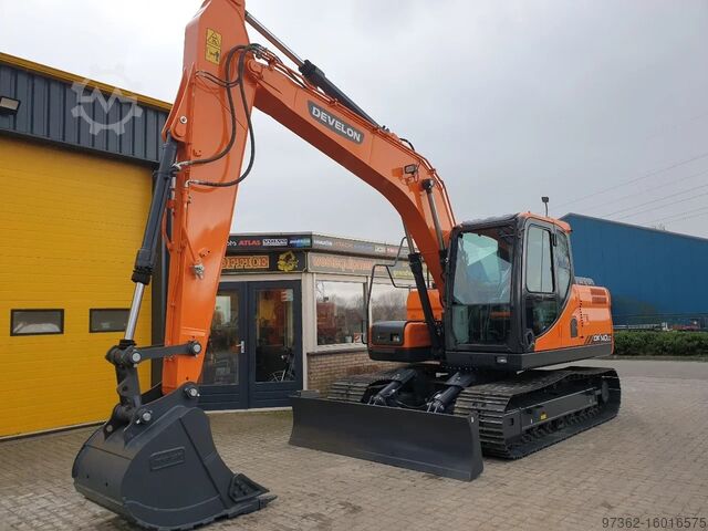 Grävmaskin med larvband Doosan DX140LC