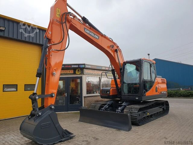 Grävmaskin med larvband Doosan DX140LC