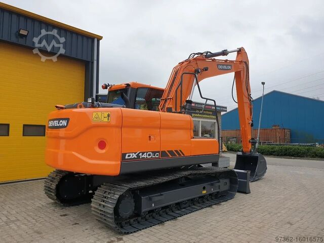 Grävmaskin med larvband Doosan DX140LC