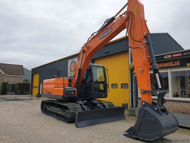 Grävmaskin med larvband Doosan DX140LC