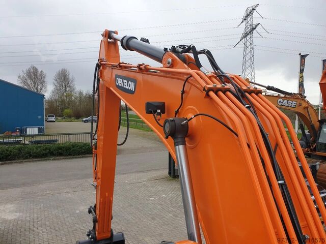 Grävmaskin med larvband Doosan DX140LC