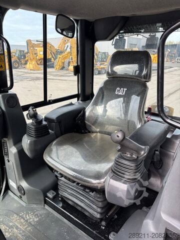 Μηχανή ισοπέδωσης CAT D 6 K 2 XL (Low Verified Hours)