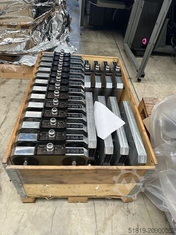 2 x 5-axliga bearbetningscenter med laddningsrobot HERMLE C 42 U