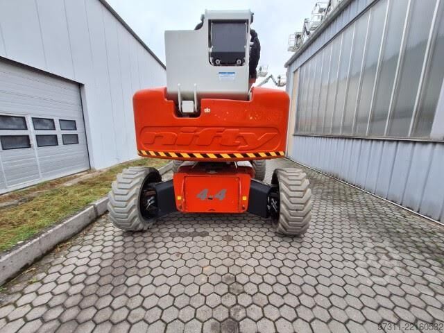 Plataforma de trabalho telescópica articulada Niftylift HR28 HYBRID 4X4
