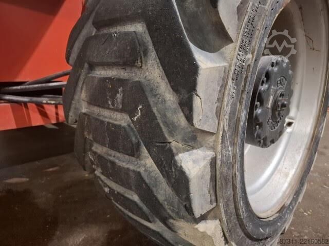Plate-forme de travail télescopique articulée JLG 800AJ