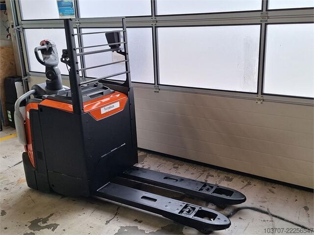 Carretilla elevadora baja Toyota LPE220