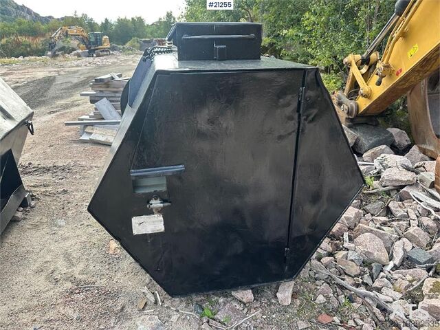 Entreprenadmaskiner dieseltanker på 2000L