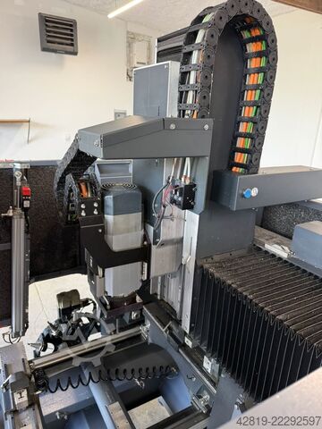 4-osé CNC obráběcí centrum Tekna TKE 944-7
